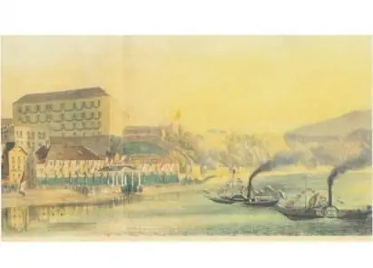 Винтажная иллюстрация города на берегу реки с большими зданиями, домами и двумя пароходами на воде, выпускающими дым, на фоне ярко-желтого неба.