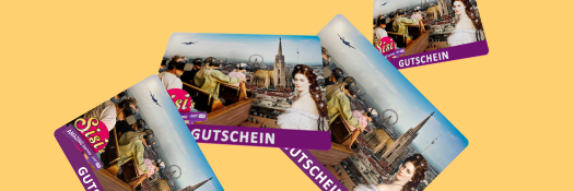 Vier bunte Sisi-Gutscheinkarten mit einem Bild von Kaiserin Elisabeth von Österreich und Wiener Sehenswürdigkeiten auf gelbem Hintergrund. Jede Karte feiert Sisis erstaunliche Reise und zeigt das Wort GUTSCHEIN.